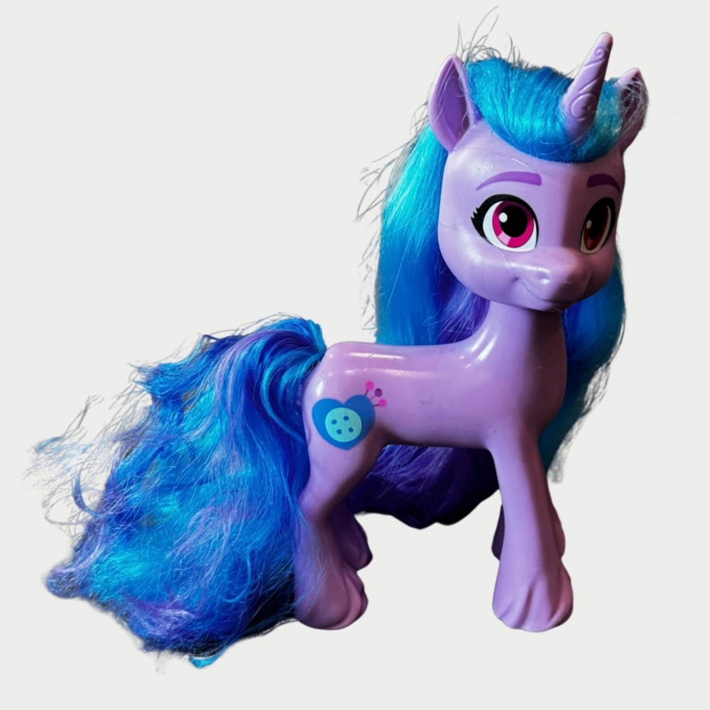 My Little Pony Izzy Moonbow 2021